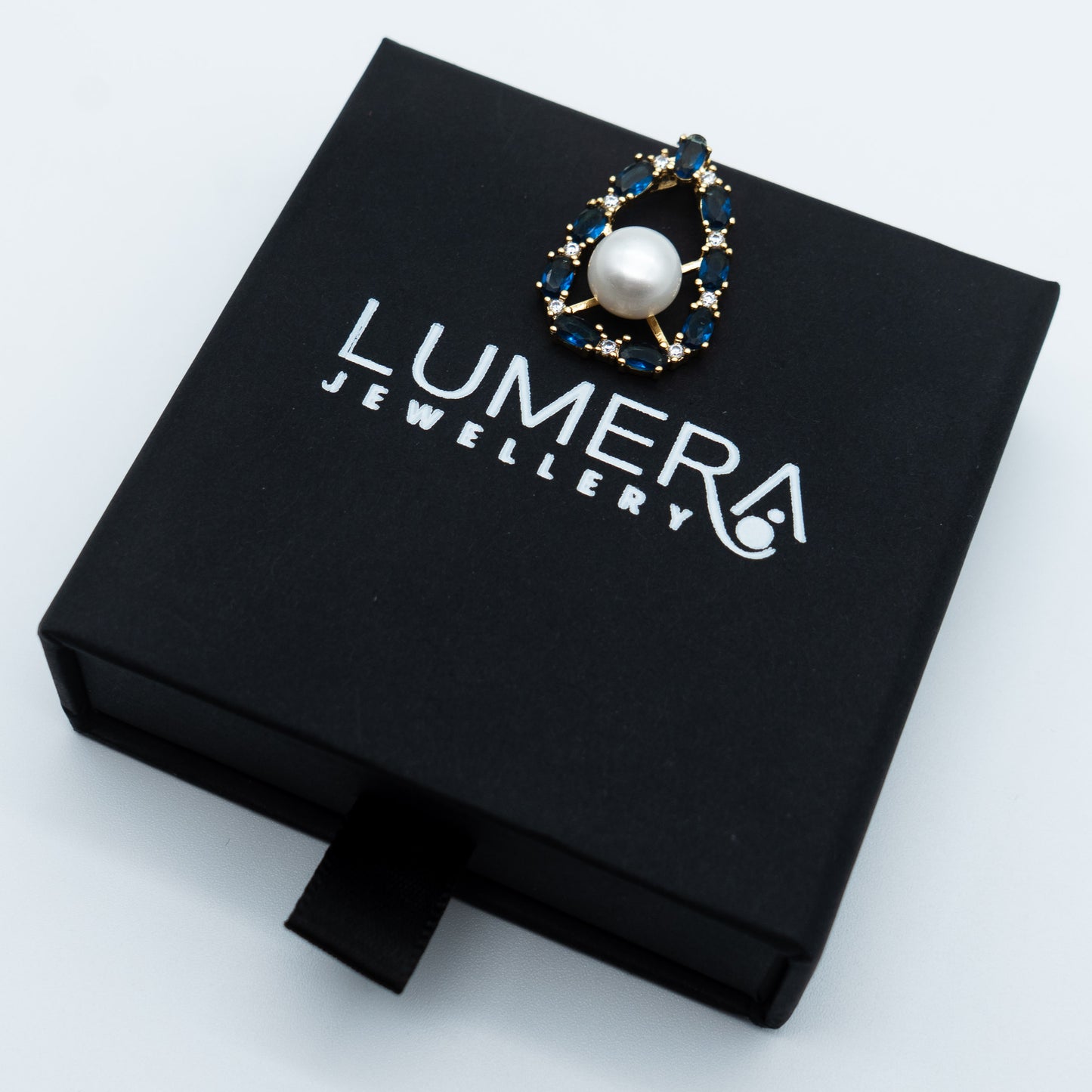 Essentials Pendant