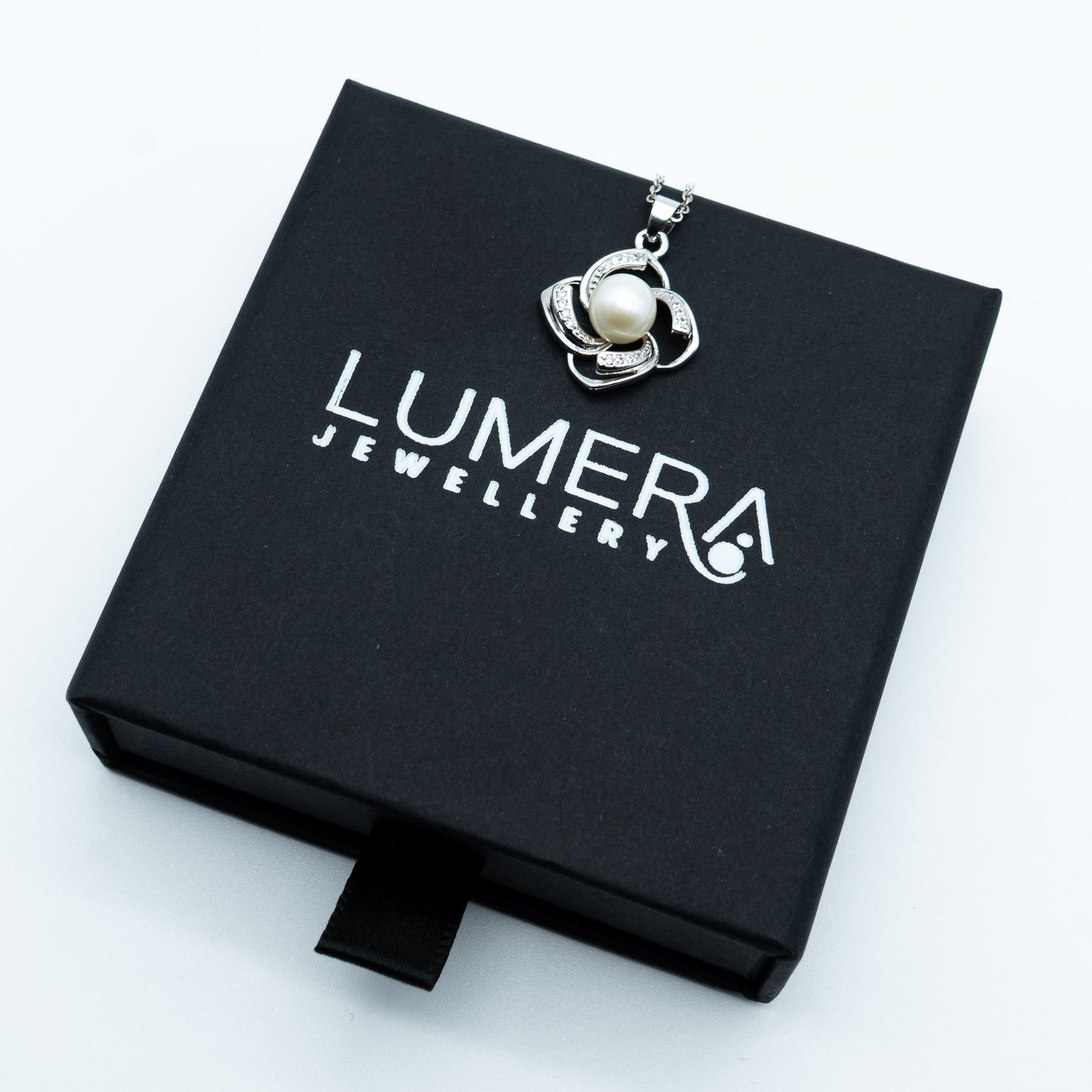 Essentials Pendant